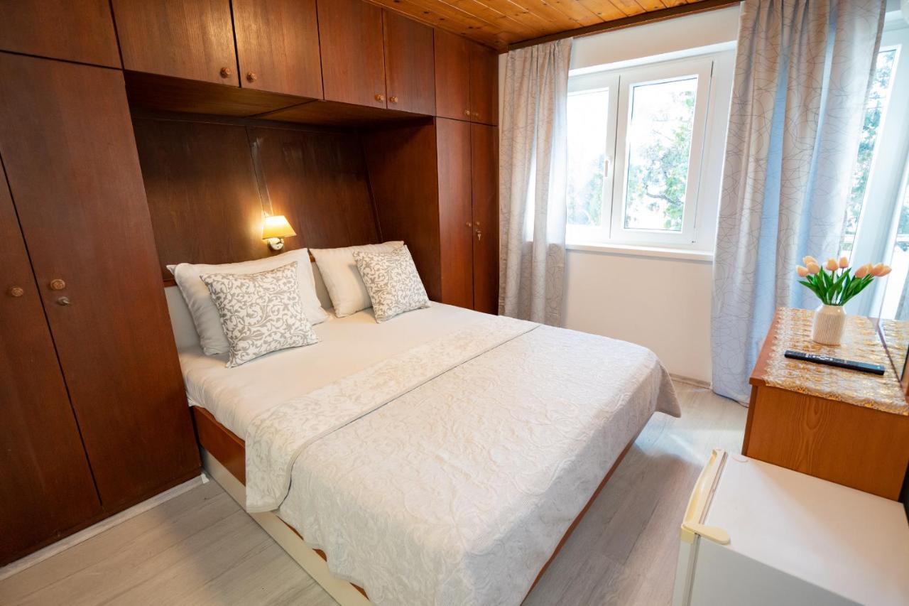 Rooms Magnolia With Pool 诺瓦利娅 外观 照片