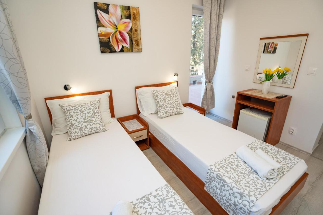 Rooms Magnolia With Pool 诺瓦利娅 外观 照片