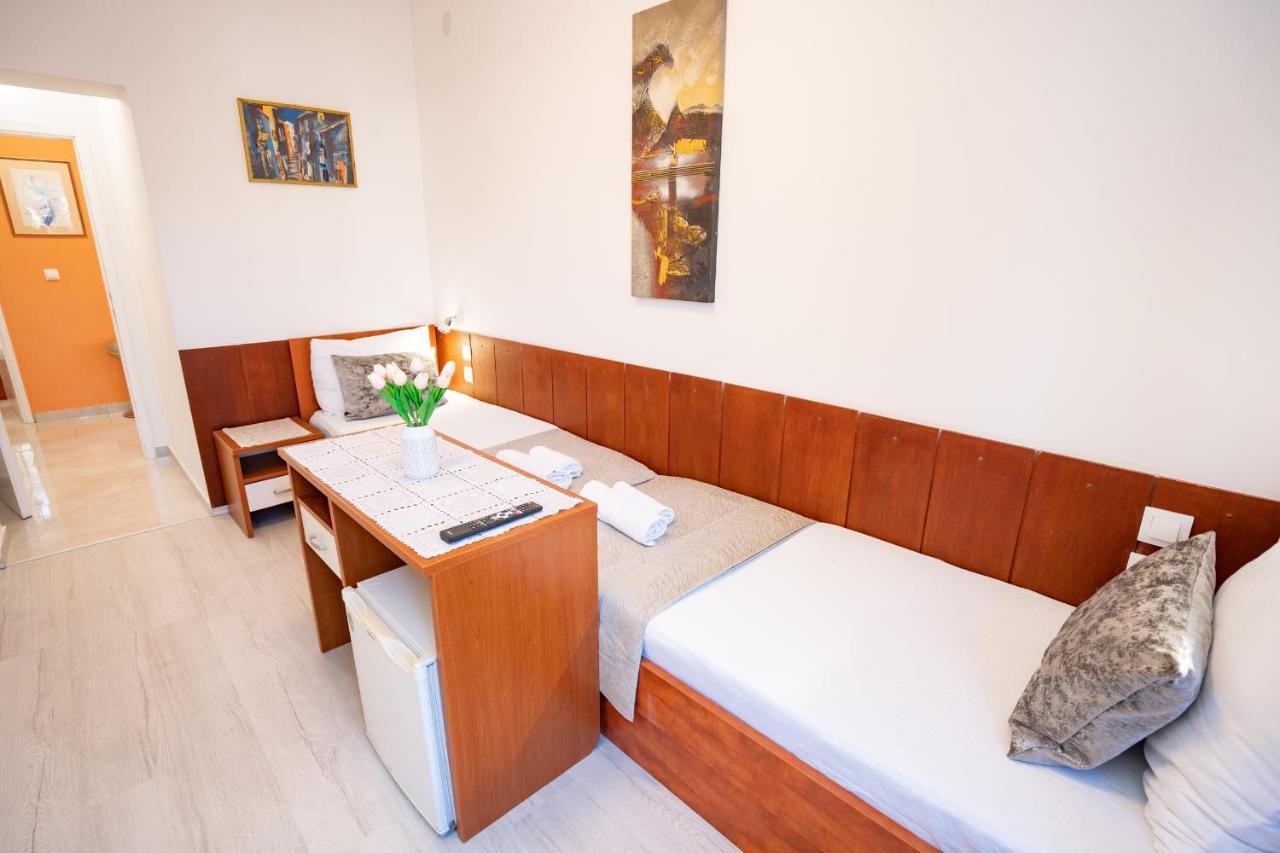 Rooms Magnolia With Pool 诺瓦利娅 外观 照片